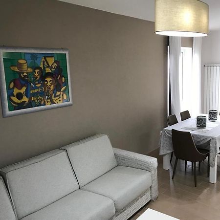 Апартаменти 5 Miles Apt Rocca Cinquemiglia Екстер'єр фото