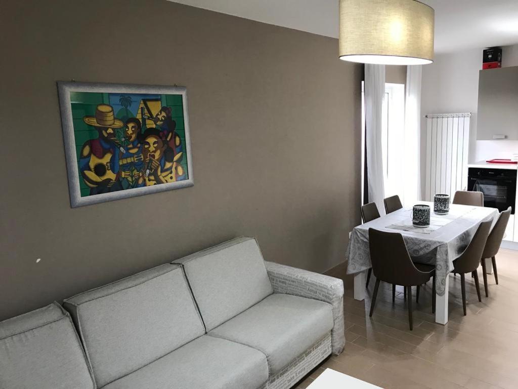 Апартаменти 5 Miles Apt Rocca Cinquemiglia Екстер'єр фото