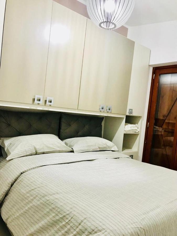Апартаменти 5 Miles Apt Rocca Cinquemiglia Екстер'єр фото